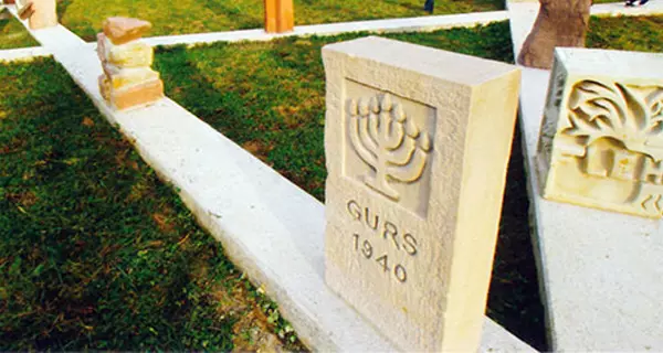 Gedenkstein in Gurs