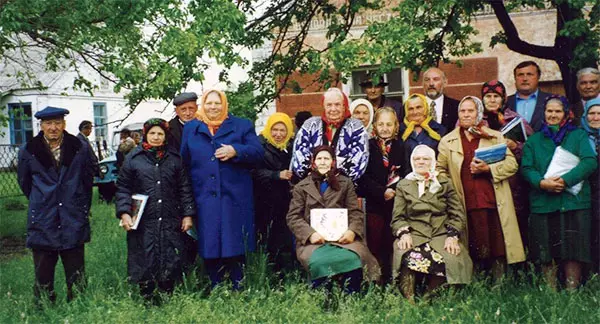 Singen - ehemalige Zwangsarbeiter, 1990er Ukraine. Foto: Privatarchiv Wilhelm Waibel