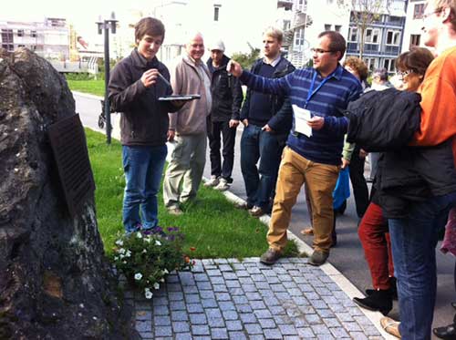 Foto von der Fortbildung zum Geocaching an Gedenkstätten in Kooperation mit der KZ-Gedenkstätte Leonberg, September 2013 (Foto: S.Thelen).