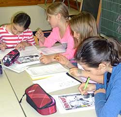 Mit vielseitigen Methoden arbeiten die Kinder der AG.