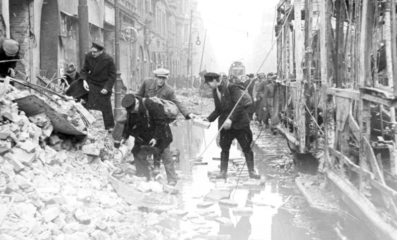 Kriegszerstörungen in der Oranienstraße in Berlin. Foto: Bundesarchiv/CC-BY-SA 3.0